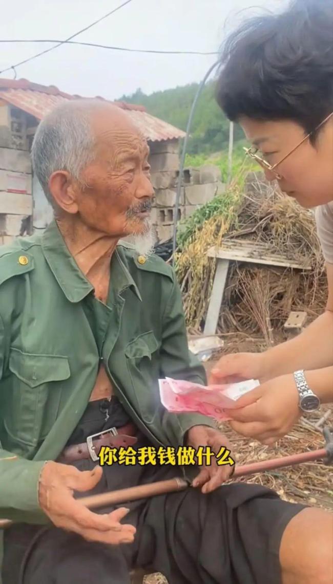 百岁老兵记不清年龄却记得部队番号 岁月不改军魂